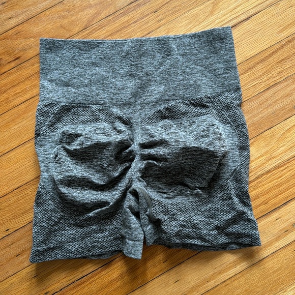 Scrunch Butt Contour Shorts - Picture 1 of 2